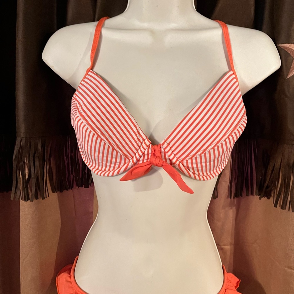 Gianni Bini 2 Piece Swimsuit - Picture 2 of 4